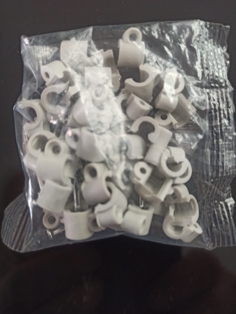 GRAPA PLASTICA REDONDA #4 UTP INTERIOR X 50 UND