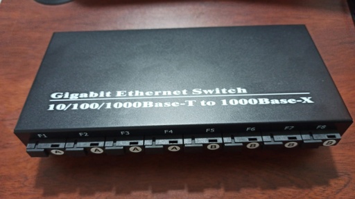 [517] SWITCH 8 PUERTOS FIBRA CUBIERTO METAL  2 RED